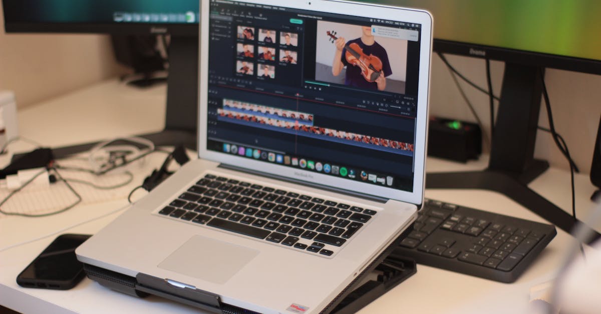 Usuário editando vídeo rápido para TikTok