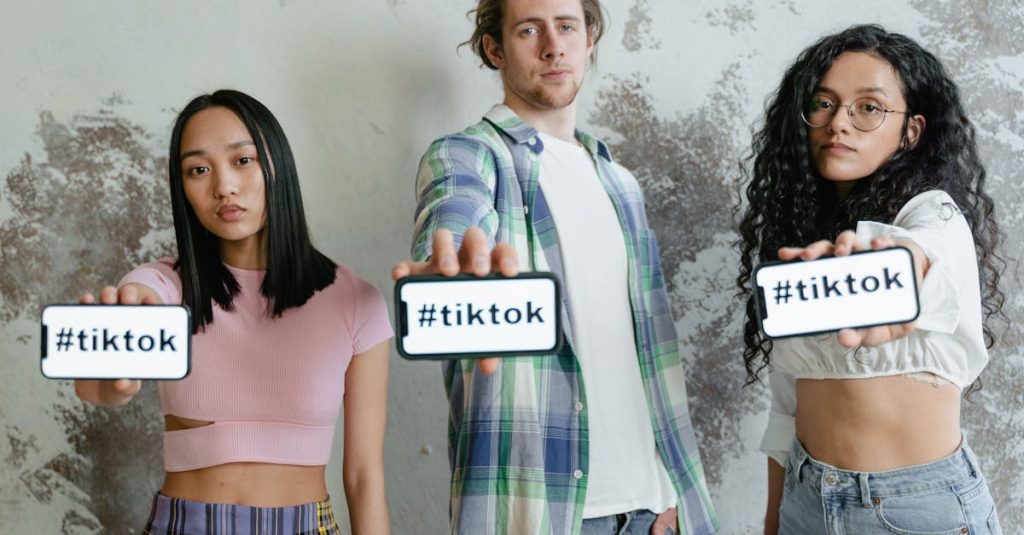 Conta do TikTok mostrando crescimento de seguidores reais no celular