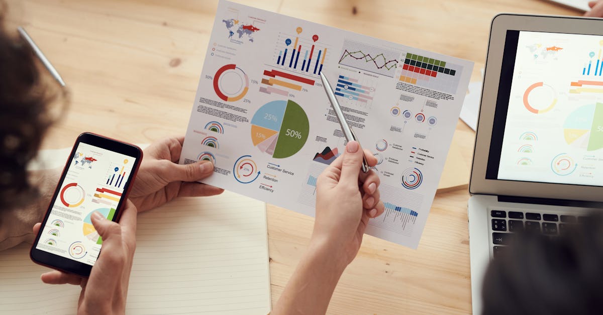 Equipe analisando dados para otimizar estratégias no Instagram