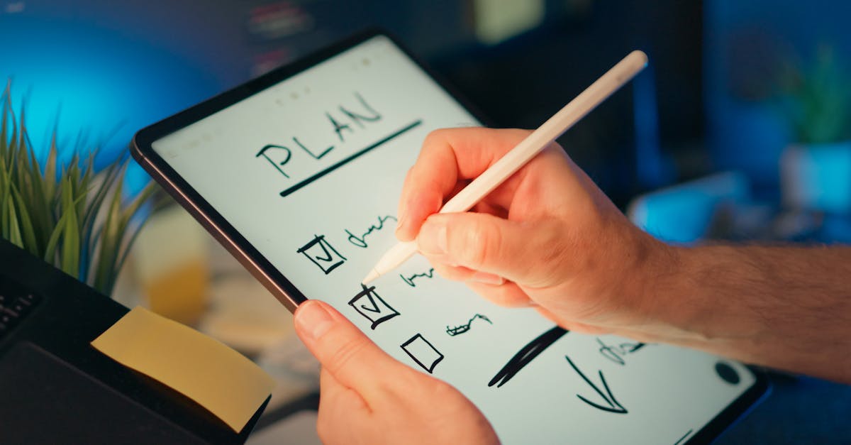 Pessoa analisando checklist para diagnóstico personalizado